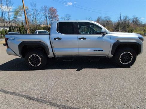 Certified 2024 Toyota Tacoma TRD Off-Road w/ TRD Off Road Upgrade Package AWD/4WD image 8
