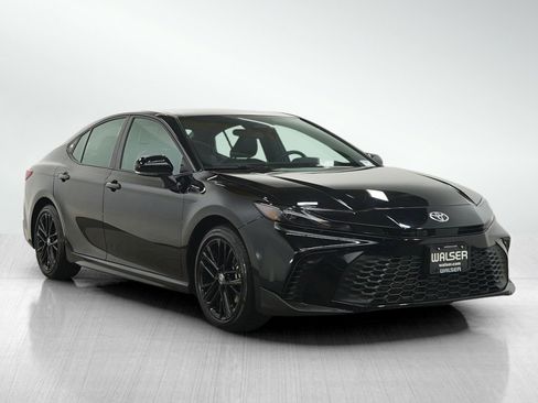 Used 2025 Toyota Camry SE image 7