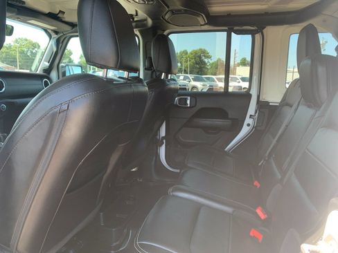 Used 2021 Jeep Wrangler Unlimited Sahara AWD/4WD image 15