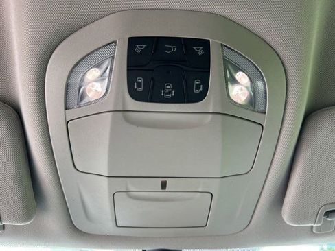 Used 2023 Chrysler Pacifica Touring-L FWD image 38