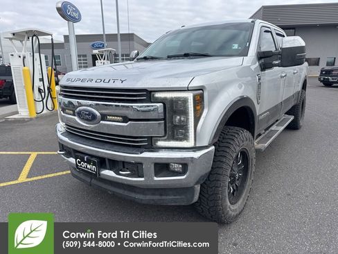 Used 2017 Ford F250 Lariat w/ Chrome Package image 3