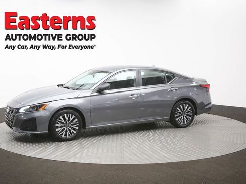 Used 2025 Nissan Altima 2.5 SV FWD image 54