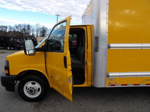 Used 2021 GMC Savana 3500 Extended w/ Power Convenience Package image 13