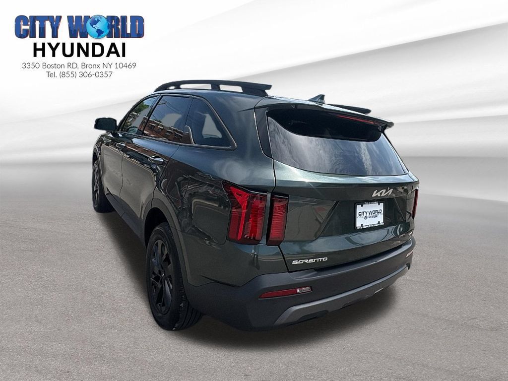 Used 2023 Kia Sorento S w/ Panoramic Sunroof Package AWD/4WD image 3