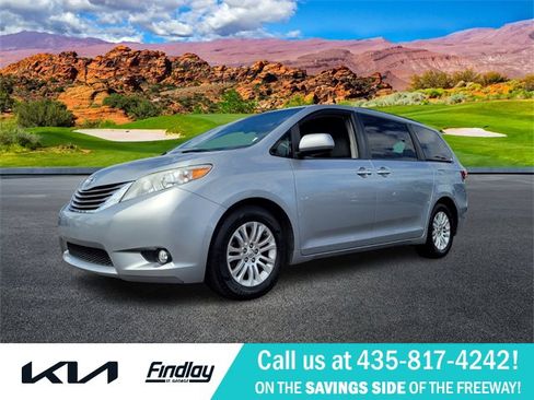 Used 2015 Toyota Sienna XLE image 1