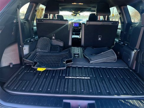 Used 2024 Toyota Highlander XSE image 23