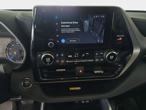 Used 2023 Toyota Highlander XLE image 23