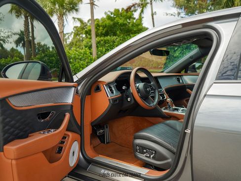 Used 2022 Bentley Flying Spur Plug-In Hybrid image 20