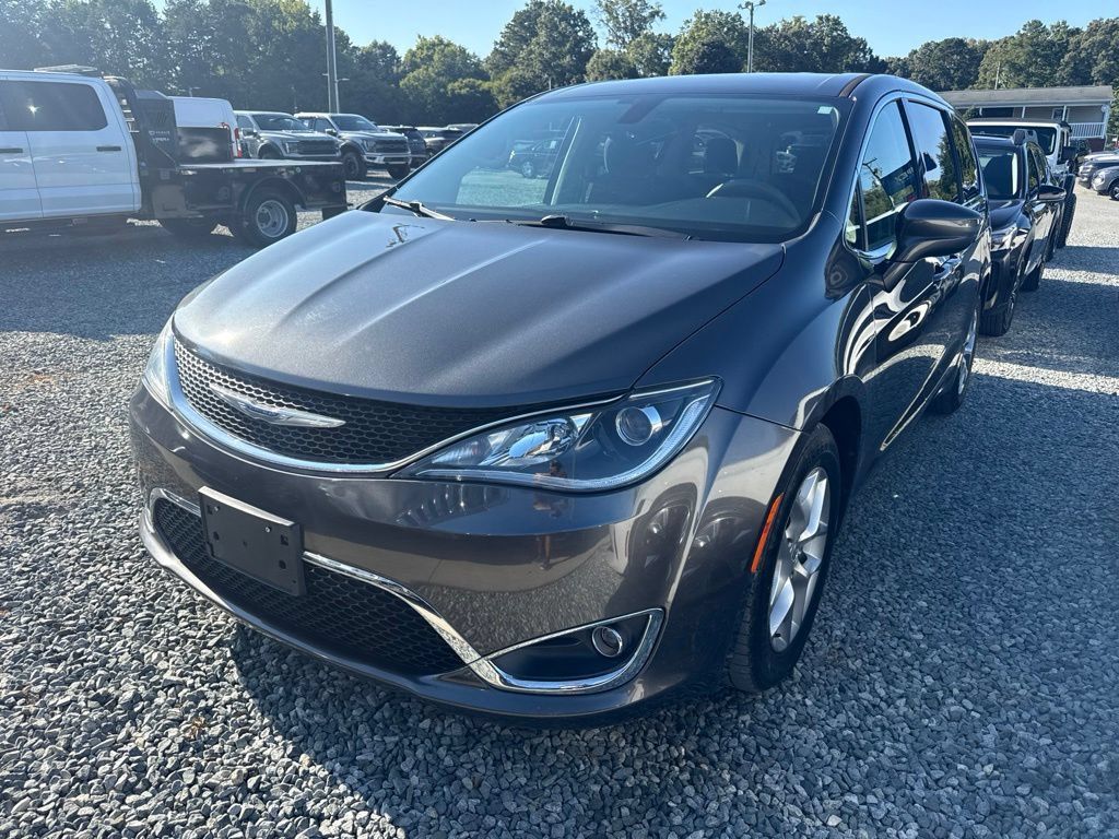 Used 2019 Chrysler Pacifica Touring Plus w/ Tire & Wheel Group FWD image 1