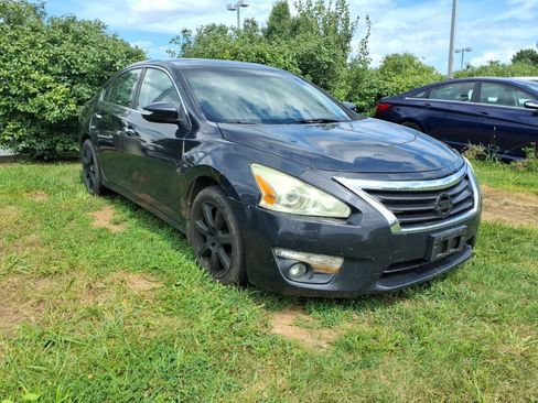 Used 2015 Nissan Altima 2.5 SL w/ Moonroof Package FWD image 1