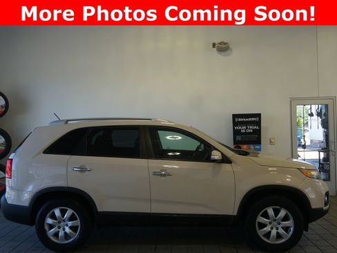 Used 2011 Kia Sorento 2WD w/ Convenience Pkg image 2