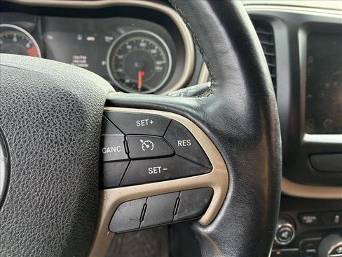 Used 2017 Jeep Cherokee Limited AWD/4WD image 10