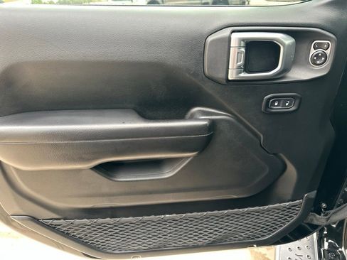 Used 2019 Jeep Wrangler Unlimited Sport S AWD/4WD image 17