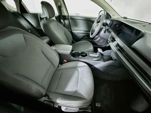 Used 2025 Kia K4 FWD image 31