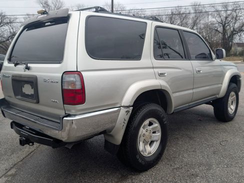 Used 2000 Toyota 4Runner SR5 AWD/4WD image 7