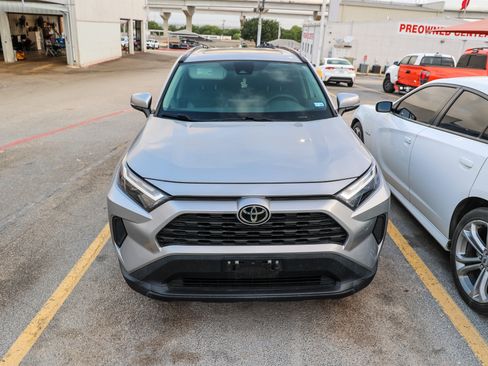 Used 2022 Toyota RAV4 XLE w/ Convenience Package FWD image 33