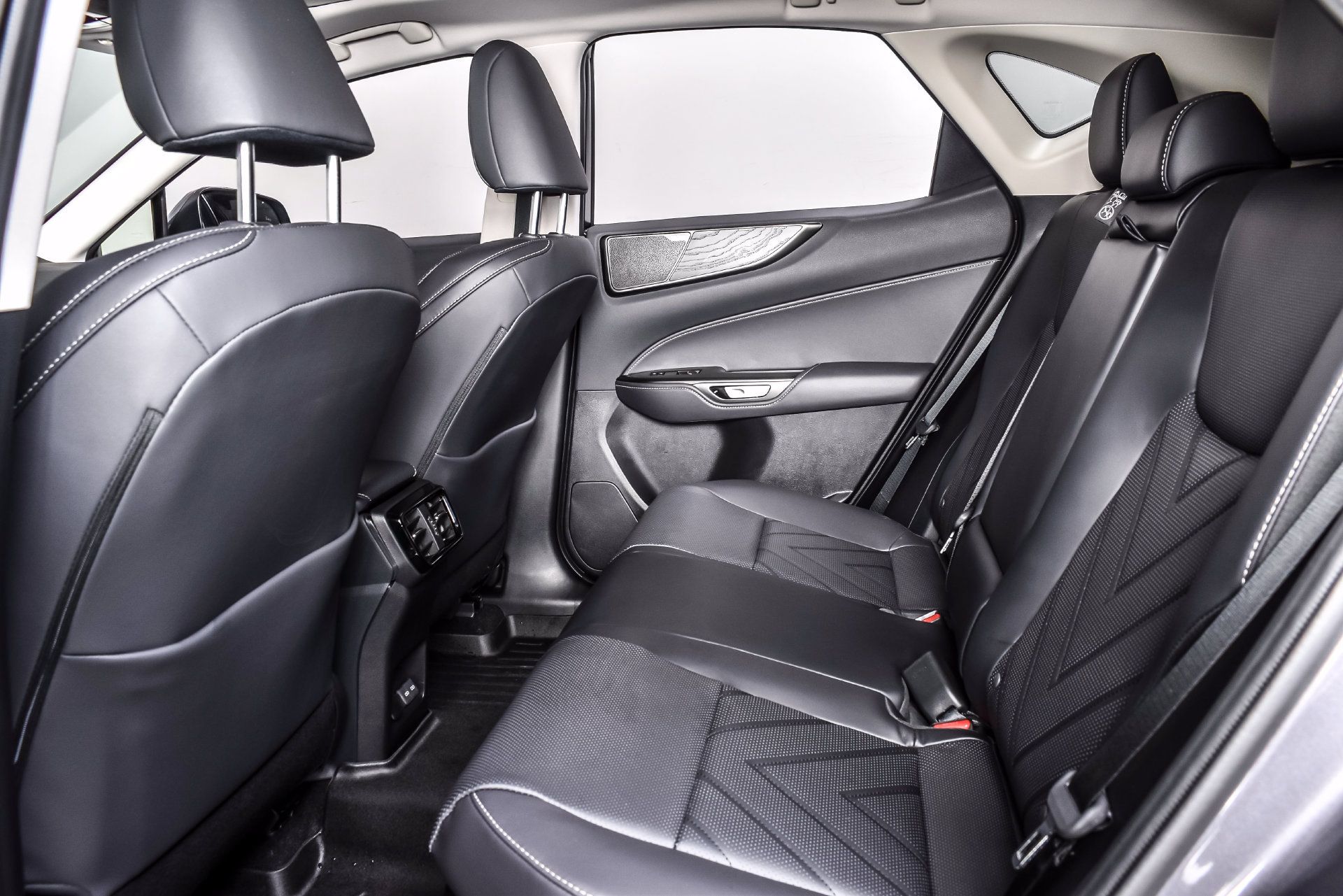 Used 2025 Lexus NX 450h+ AWD w/ Towing Package (2000 Lbs) image 19