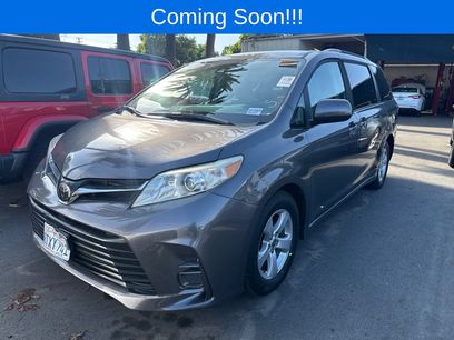 Used 2020 Toyota Sienna LE w/ Carpet Mat Package