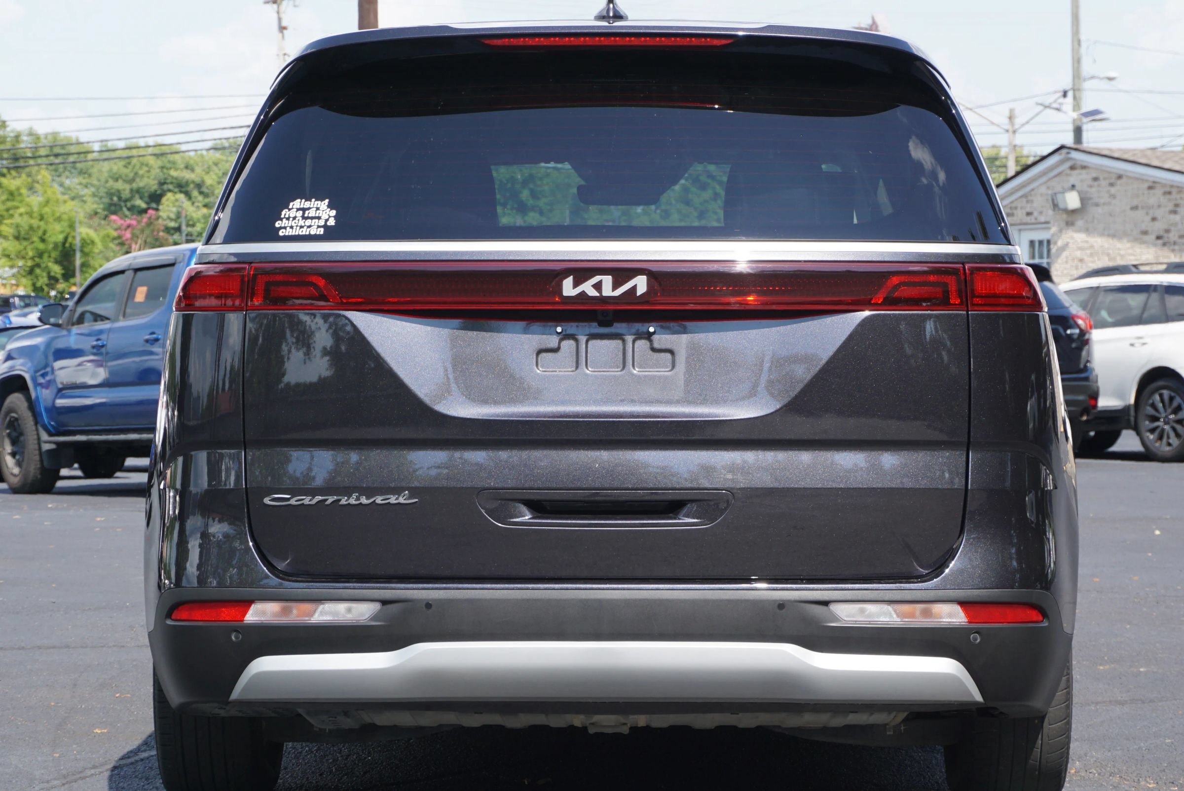 Used 2022 Kia Carnival LX FWD image 8
