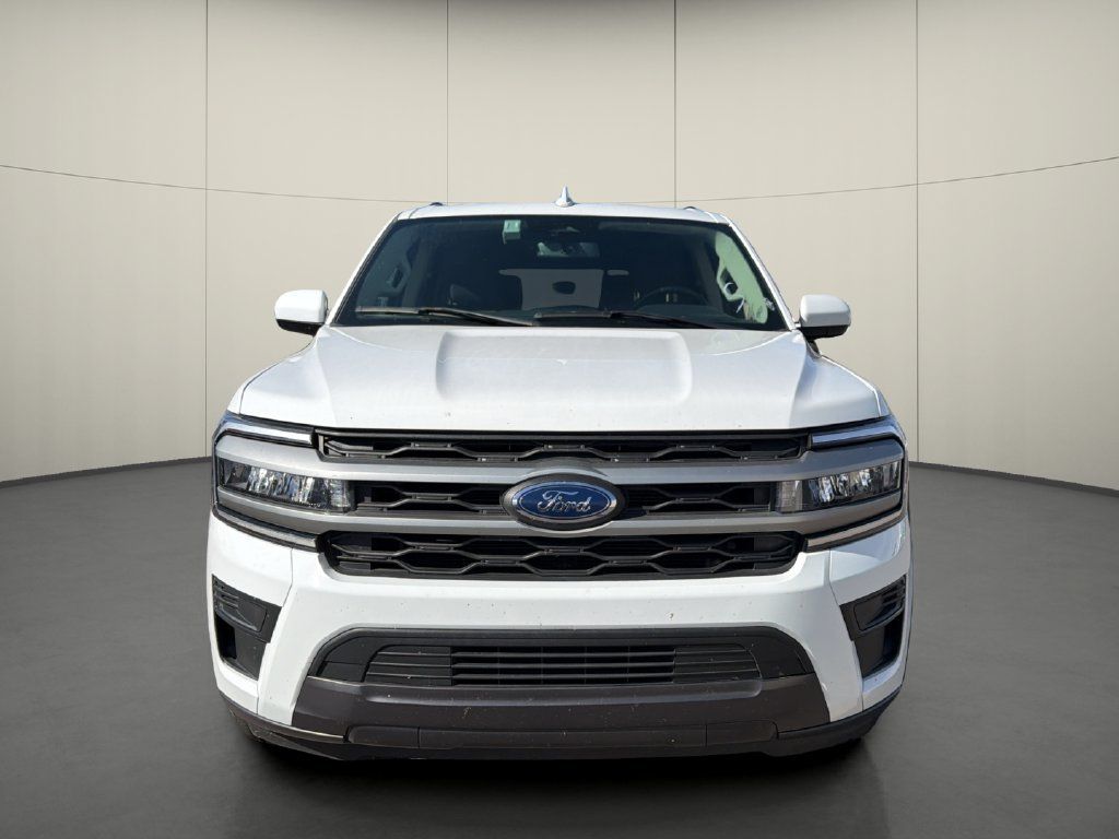 Used 2024 Ford Expedition Max XLT RWD image 2