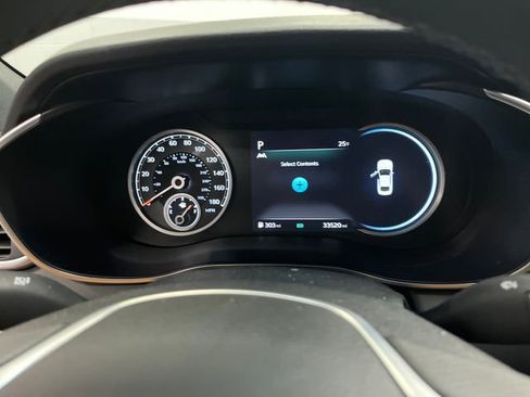 Used 2023 Genesis G70 2.0T image 12