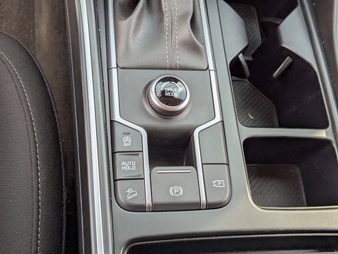 Certified 2025 Kia Sorento LX image 29