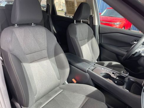 Used 2025 Nissan Rogue SV image 38