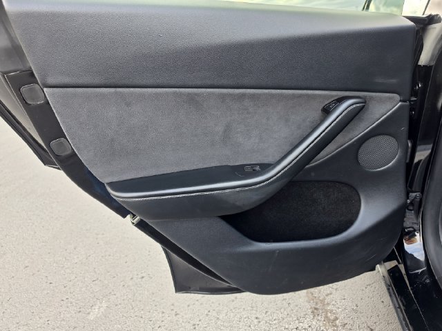 Used 2023 Tesla Model Y Long Range AWD/4WD image 23