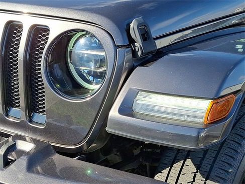 Used 2021 Jeep Wrangler Unlimited Sahara image 9