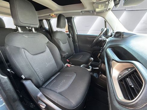 Used 2017 Jeep Renegade Latitude image 14
