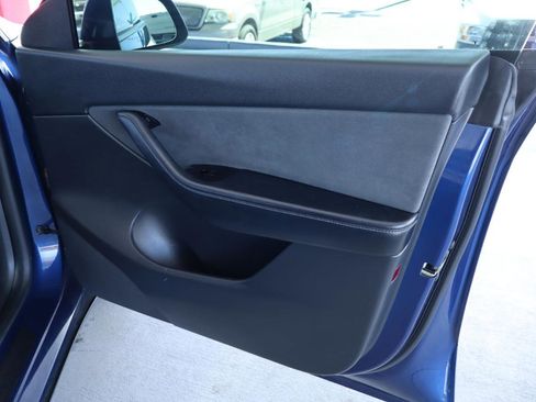 Used 2021 Tesla Model Y Long Range image 33
