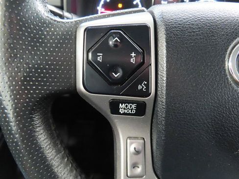 Used 2020 Toyota 4Runner SR5 AWD/4WD image 20
