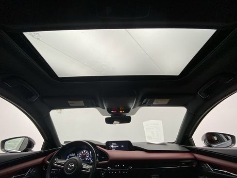 Used 2021 MAZDA MAZDA3 Hatchback w/Premium Plus Pkg image 18