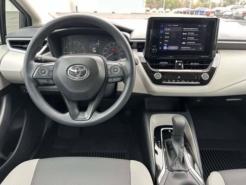 Used 2025 Toyota Corolla LE w/ Convenience Package image 10
