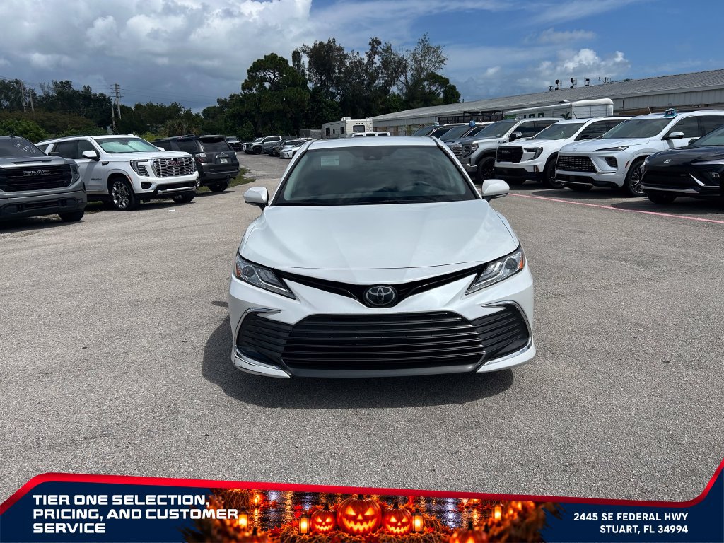 Used 2023 Toyota Camry XLE FWD image 3