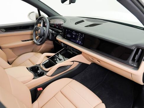 Certified 2026 Porsche Cayenne AWD/4WD image 20