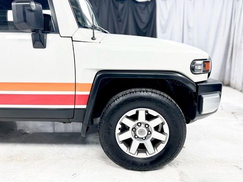 Used 2014 Toyota FJ Cruiser 4WD image 13