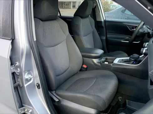 Used 2021 Toyota RAV4 XLE image 8