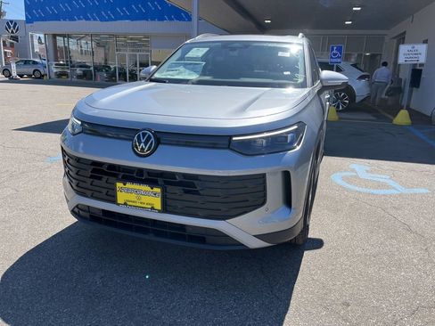 New 2026 Volkswagen Tiguan SE image 3