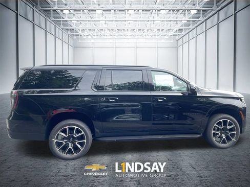 New 2026 Chevrolet Suburban RST w/ Comfort Package AWD/4WD image 9