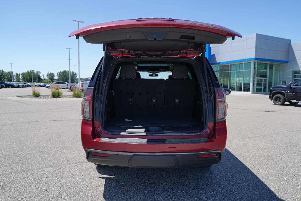 Used 2022 Chevrolet Tahoe RST w/ Luxury Package AWD/4WD image 15