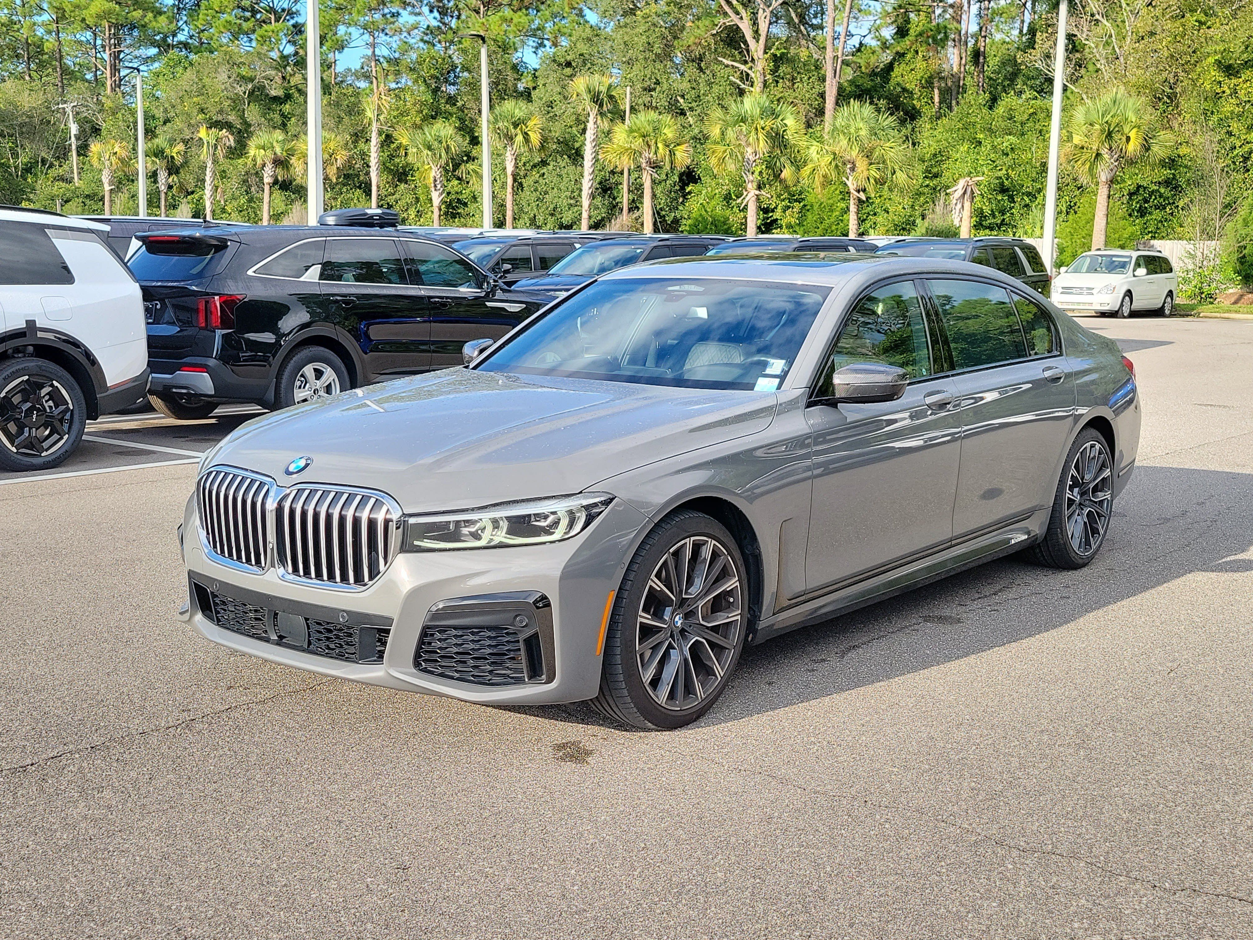 Used 2020 BMW 750i xDrive w/ Executive Package AWD/4WD image 3