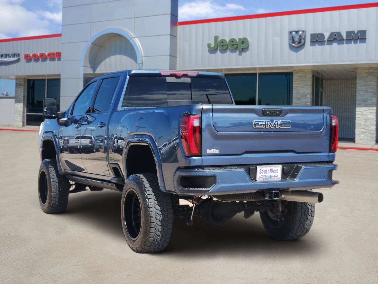 Used 2025 GMC Sierra 2500 Denali Ultimate AWD/4WD image 4