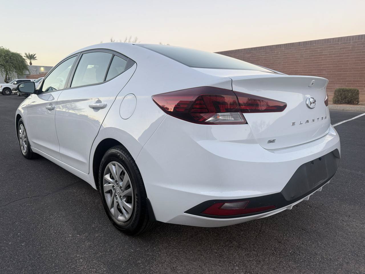 Used 2020 Hyundai Elantra SE w/ Cargo Package (C1) FWD image 5