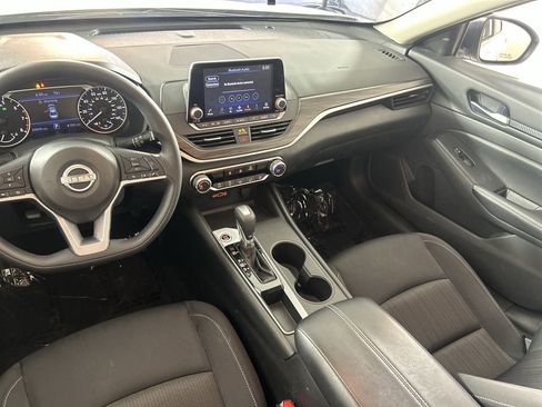 Used 2025 Nissan Altima 2.5 SV FWD image 22