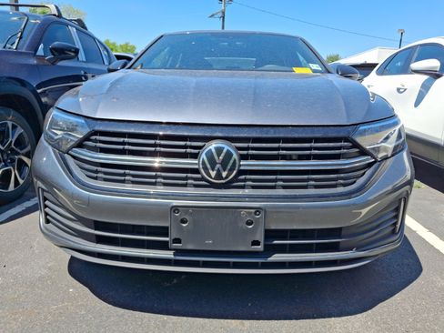 Used 2023 Volkswagen Jetta Sport FWD image 2