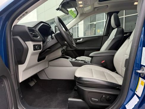 Used 2023 Ford Escape Platinum FWD image 18
