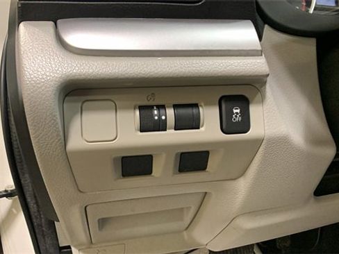 Used 2018 Subaru Forester 2.5i Premium w/ All-Weather Package image 28