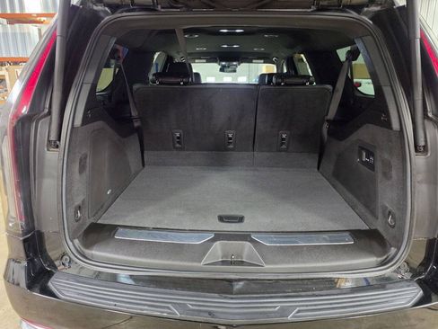 Used 2022 Cadillac Escalade ESV Luxury AWD/4WD image 22