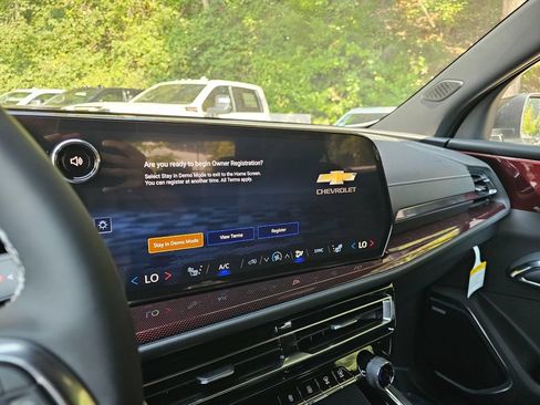 New 2026 Chevrolet Traverse Z71 w/ Enhanced Driving Package AWD/4WD image 29